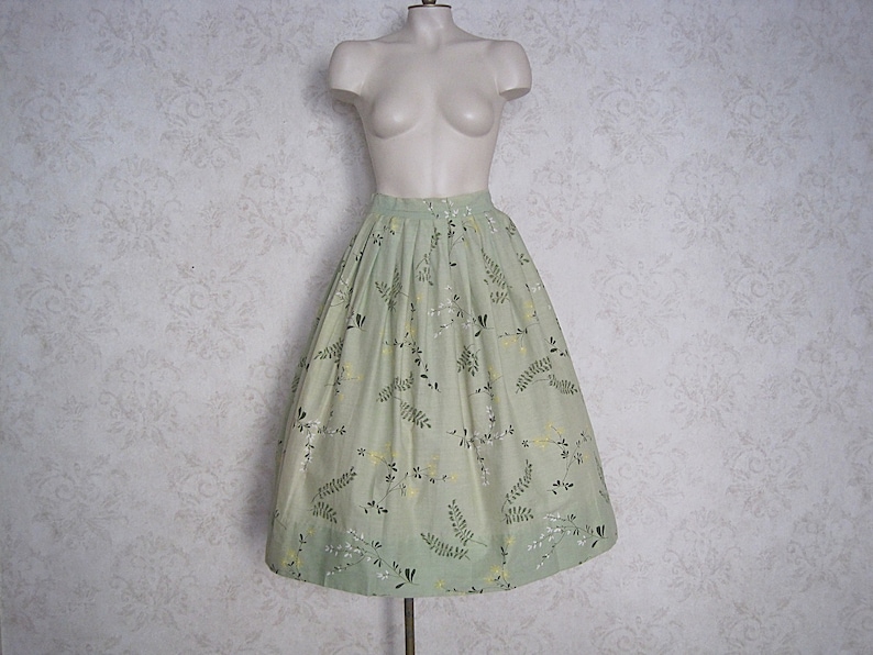 Vintage Cotton Floral Print Full Skirt 1950s 1960s Novelty Print Ferns and Flowers Vintage Skirt