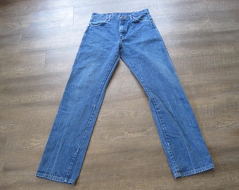 Vintage Wrangler Denim Jeans: Straight Leg, Medium Wash (30x33 Actual)
