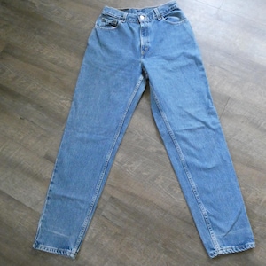 Vintage Levi&#39;s 550 Jeans 1990s Women&#39;s Size 8 MIS M Relaxed Fit Tapered Leg Levis Boyfriend Jeans 28 x 31 Actual Measure