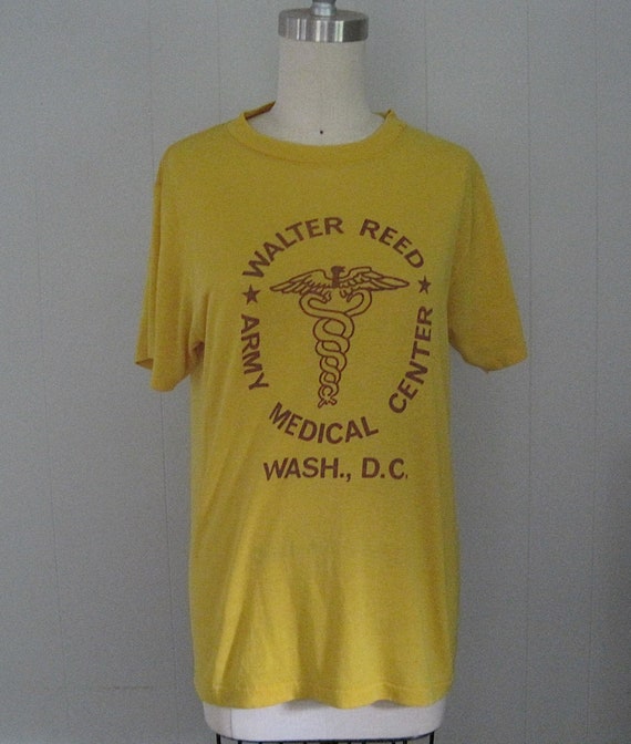 Vintage Walter Reed Army Medical Center T Shirt / 198… Gem