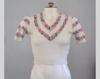 1970s Vintage '30s Style Sweater / Short Sleeve XS '70s V-neck Floral Pattern Tiny Cropped Top