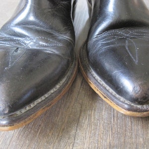 Vintage Cowboy Boots / 1950s Vintage ACME Black/Red/White Inlay Feather Design Leather Cowboy Boots image 4