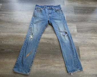 Jeans Levi's Button 501 vintage Distressed Denim 33 x 32 Tag (34 x 33) Natural Wear Fade Fray Holes