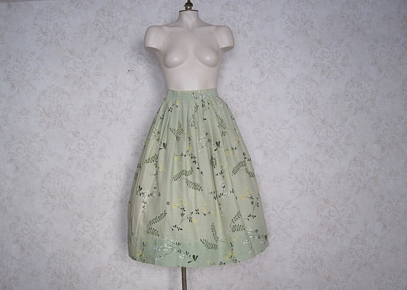 Vintage Cotton Floral Print Full Skirt / 1950s 1960s Novelty Print Ferns and Flowers Vintage Skirt image 1