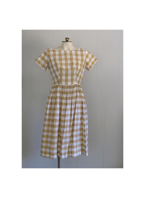 1950s 1960s Vintage Cotton Day Dress / Gold and Wh