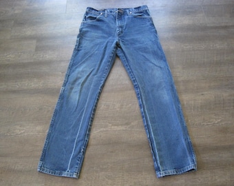 Vintage Wrangler Jeans:   High Waist Faded Denim (32x32)