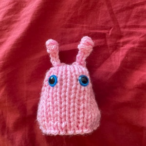 LOVE BUG - Happy Knit Valentinstag Puppenfigur Glücksbringer Alien