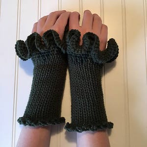 Vegane Kale Fingerless-Handschuhe in Deep Forest Green mit Curly Ruffle Top