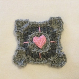 Gamer Geek Valentine Corazón Crochet Bebida Coaster en rosa y gris