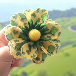 Felt & Flower Pin/Brooch, St. Patrick&#39;s Day, Shamrock Pin