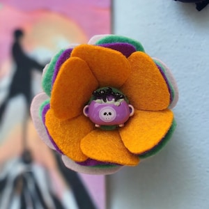 Cute Halloween Witch Cauldron with Skull ,Felt Flower Pin, Kawaii Pin, Brooch Kawaii Fashion