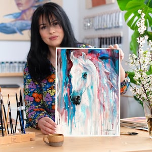 Weißes Pferd Aquarell Druck von Slaveika Aladjova, Kunst, Tier, Illustration, Wohnkultur, Kinderzimmer, Geschenk, Wildtiere, Wandkunst,