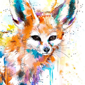Puede incluir: Pintura acuarela de un zorro fennec con grandes orejas. El zorro est&aacute; pintado en tonos de naranja, amarillo, azul y morado. El fondo es un lavado blanco con salpicaduras de color.