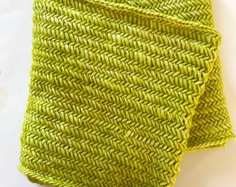 Astrid Cowl in Green Apple
