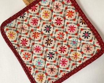 Daisy Trellis  Cork and Cotton Pot Holder- vegan, sustainable, washable, three layer
