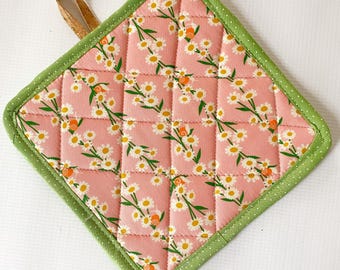 Daisy Chain Cork and Cotton Pot Holder- vegan, sustainable, washable, three layer