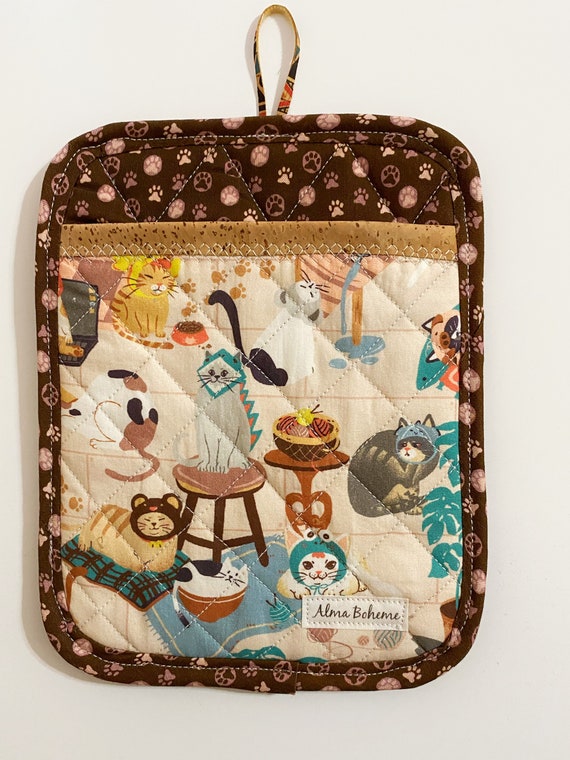 Cat Hotel Cork Pot Holder - vegan, sustainable, washable, insulated three layers