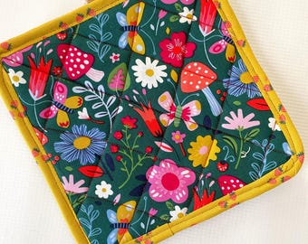 Happy Meadow Cork and Cotton Pot Holder- vegan, sustainable, washable, three layer
