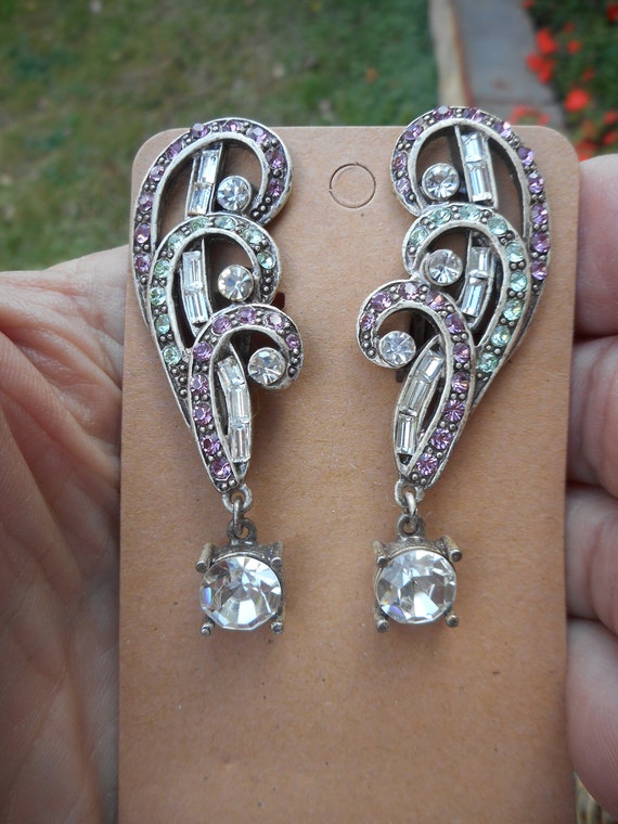 sweet romance clip earrings silvertone pink and gr