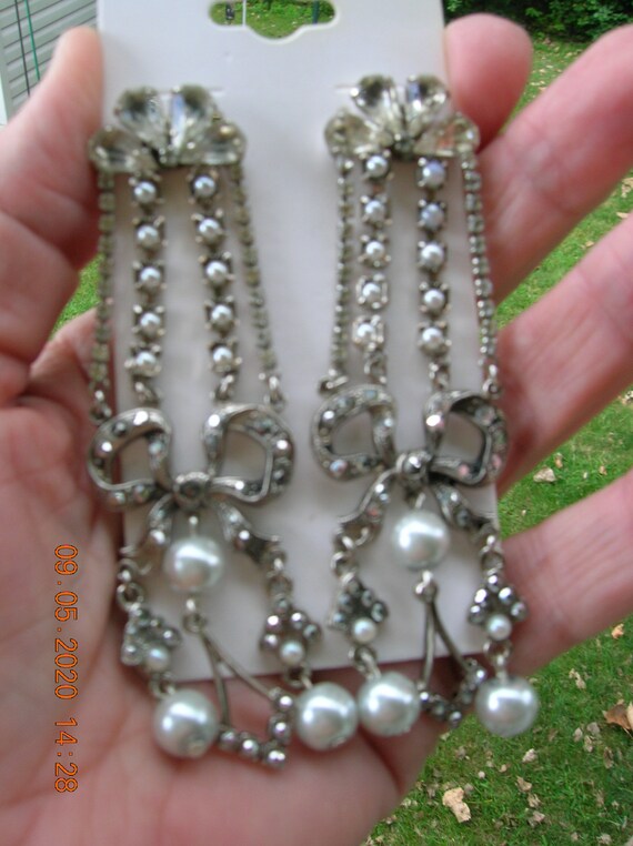 Kirks Folly Fabulous chandelier earrings with pea… - image 2