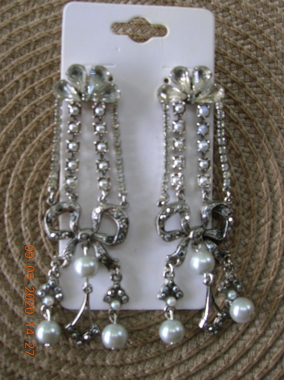 Kirks Folly Fabulous chandelier earrings with pea… - image 1