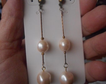 Minimalist brass chain and baroque pearl pierced earrings