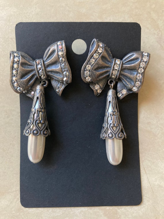 Banana Bob silver ox bow earrings