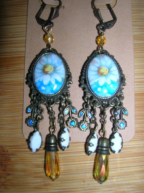 Rare Banana Bob leverback daisy earrings signed