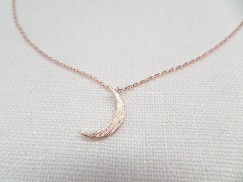 Winzige Gold, Silber oder Rosegold Halbmond Kette.... zierlich und zart, Geburtstag, Hochzeit, Brautjungfer Geschenk Bild 1