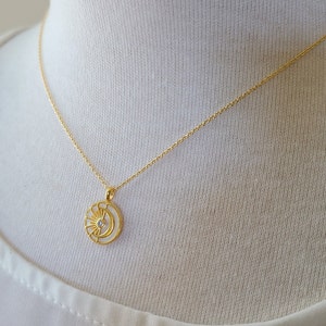 ゴールドまたはローズゴールドの三日月と太陽のネックレス、CZ アクセント付き、上品で繊細、誕生日、花嫁介添人へのギフト、重ね着、彼女へのギフト