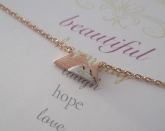 Teeny Tiny Mountain halsband, guld roséguld eller silver bergstopp, snötäckt berg halsband, enkelt, födelsedag, bröllop, brudtärna