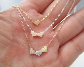 Teeny Tiny hart ketting, sierlijke 3 hart ketting, drie zuster cadeau, cadeau voor beste vriend, delicate ketting, bruidsmeisje cadeau