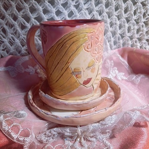 Pink romantic mug set.
