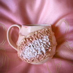 Rosa Geode Becher gold handgefertigte Keramik weiß romantische Tasse