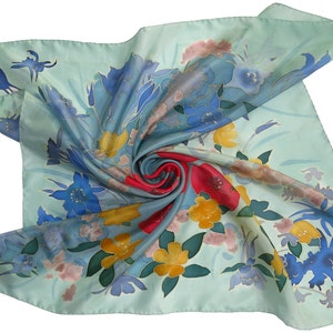 Seidenschal Mohn Blumen. Hand bemalte Seide Schal. Rot, gelb, blau bemalte Seide. Batik handgemalte Schal. Hand-gerollte und genäht