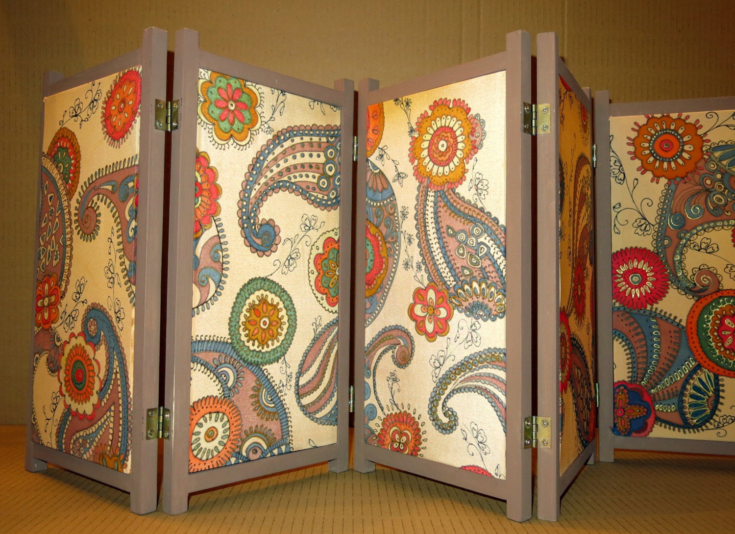 Portable Screen Table Divider. Foling Mini Room Divider. Mini Silk