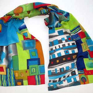 Hundertwasser sjaal zijdeschildering. Handgeschilderde zijden sjaal. Tweezijdige zijdeschildering. Handgemaakte sjaal, batiksjaal, zijdeschildering, met de hand gerold