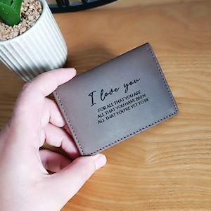 Regalo de aniversario de boda para él Cartera de cuero grabada, Titular de tarjeta de cuero minimalista personalizado, Cartera EDC, Organizador de bolsillo pequeño