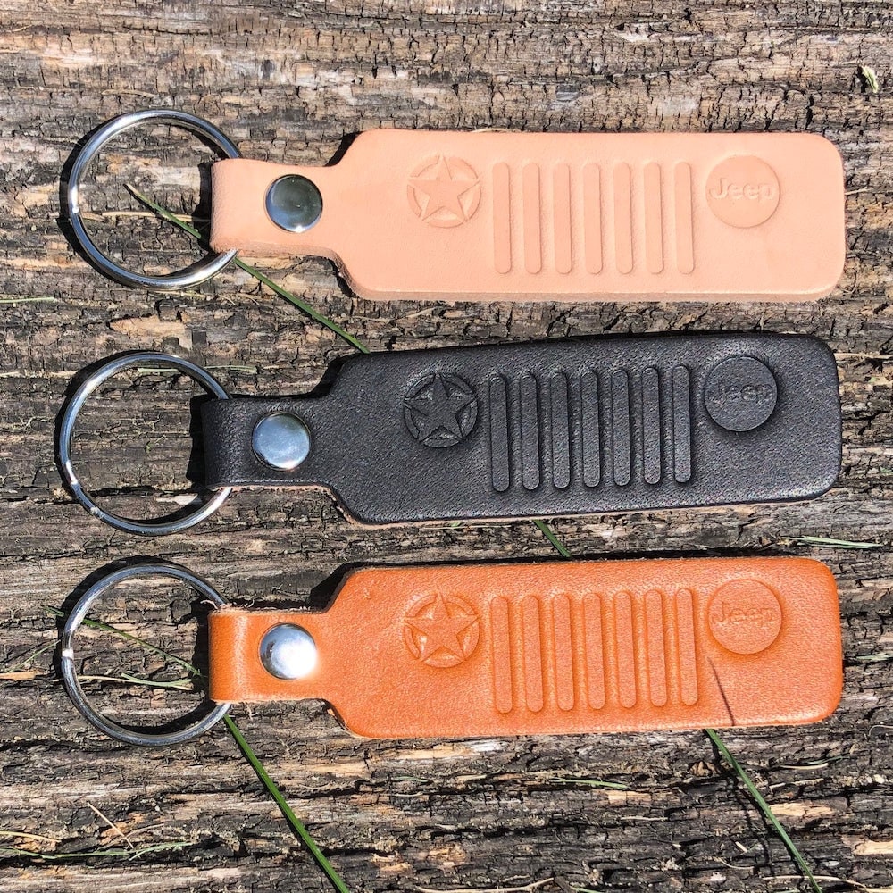 Jeep Leder Schlüsselanhänger aus Schwarz (Gravuroption Auf Anfrage)