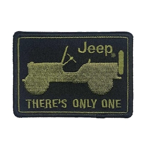 Può includere: Una toppa ricamata nera e verde con una silhouette di Jeep e il testo "Jeep" e "There's Only One".