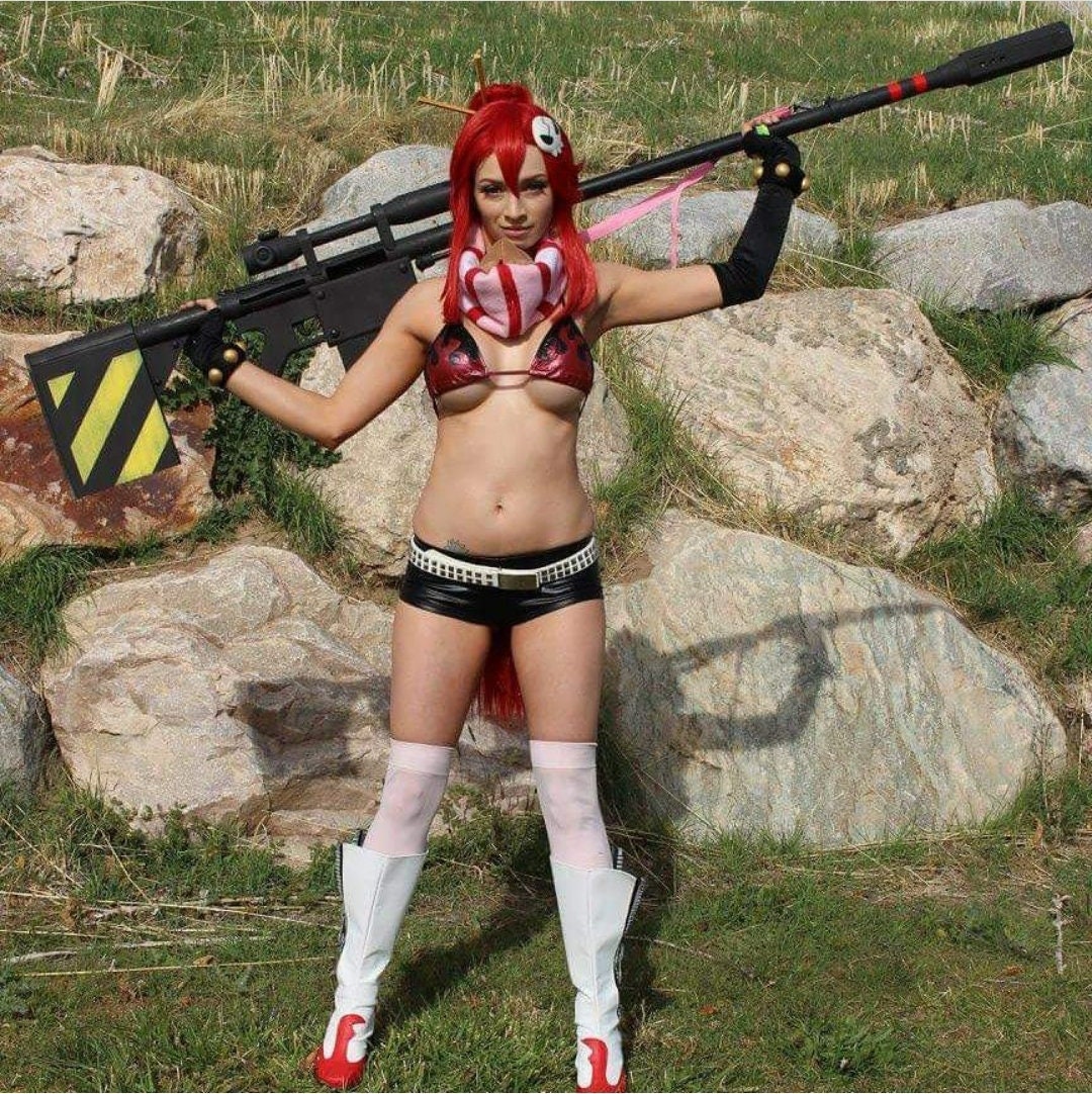 Redhead and large bazookas