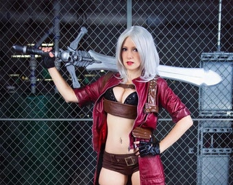 Female dante cosplay  Cosplay woman, Dante cosplay, Amazing cosplay