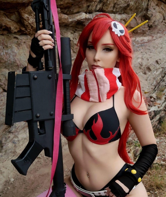 Redhead and large bazookas