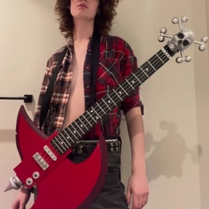 Marshall Lee Gitarre - Holznachbau - Lebensgröße - Unschädliches Spielzeug