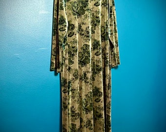 2X Mock Neck Floral Velvet Long Sleeve Dress in Stunning Green Monotone - Jones of New York Sport Made in Korea
