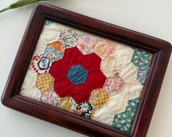 Decoración de colcha vintage / enmarcada / decoración antigua del jardín de flores de la abuela, cosida a mano con EPP