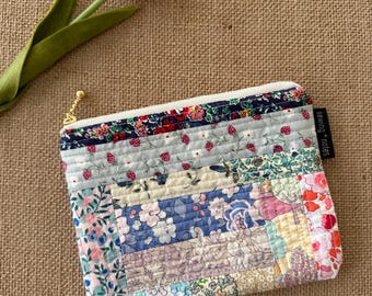 Bolsa con cremallera y estampado Liberty única en su tipo