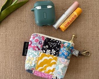 Minibolso Liberty acolchado a máquina con patchwork