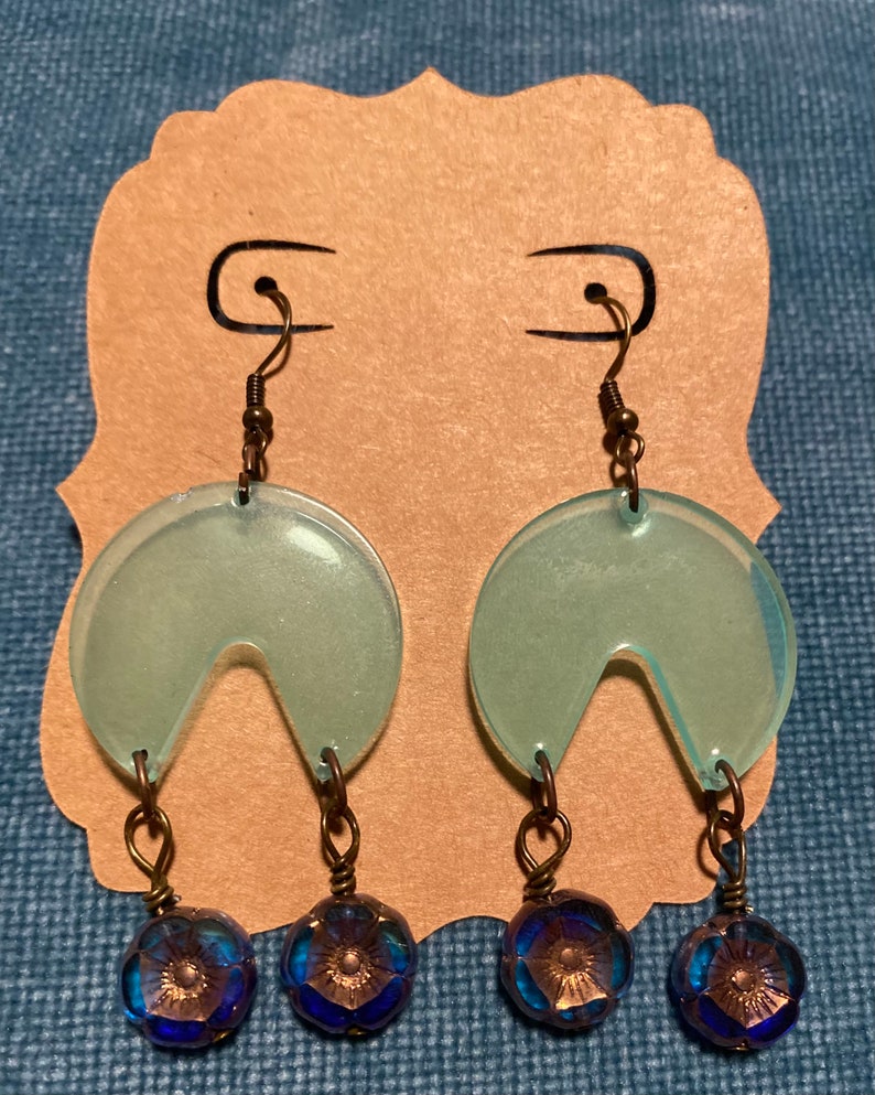 Stunning green and floral dangle earrings