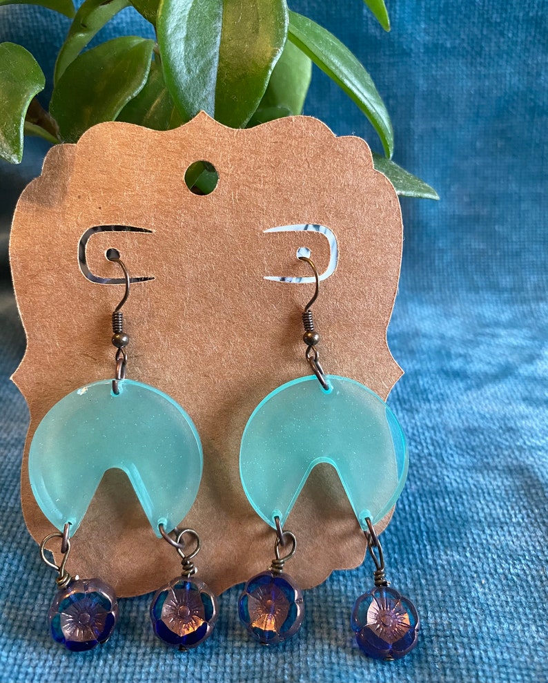 Stunning green and floral dangle earrings